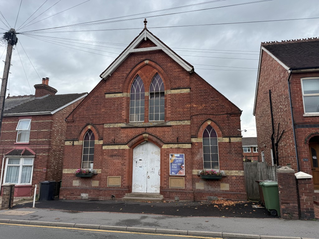 Lot: 57 - DETACHED FORMER CHURCH WITH POTENTIAL - Detached church building